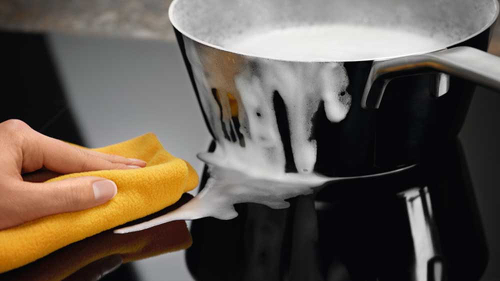 Indukční varná deska Electrolux EIV64453 snadná údržba_04