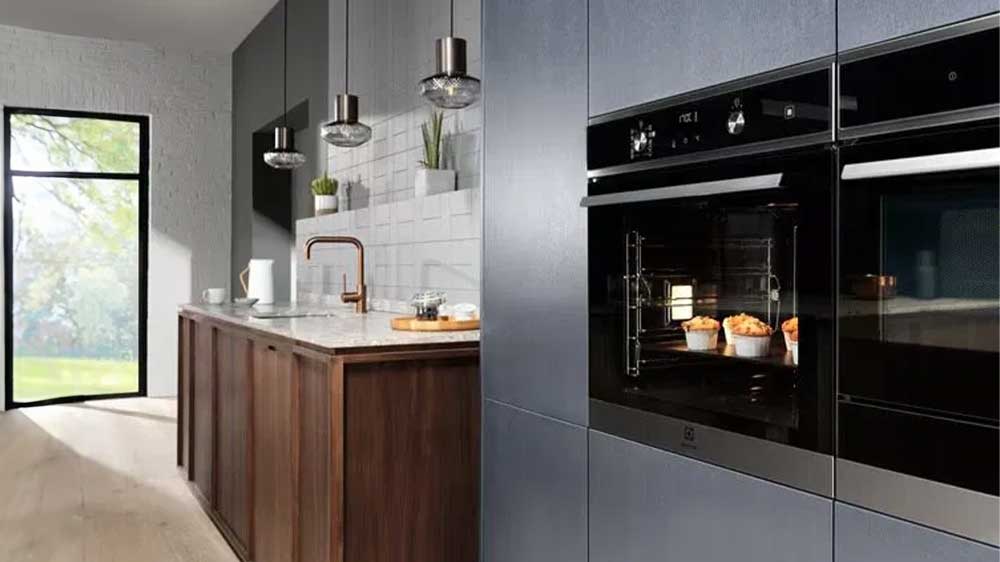 Vestavná trouba Electrolux EOD6F77WZ v kuchyni_02