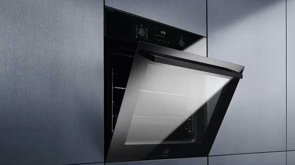 Vestavná trouba Electrolux EOD6F77WZ s dotykovým ovládáním v kuchyni_04