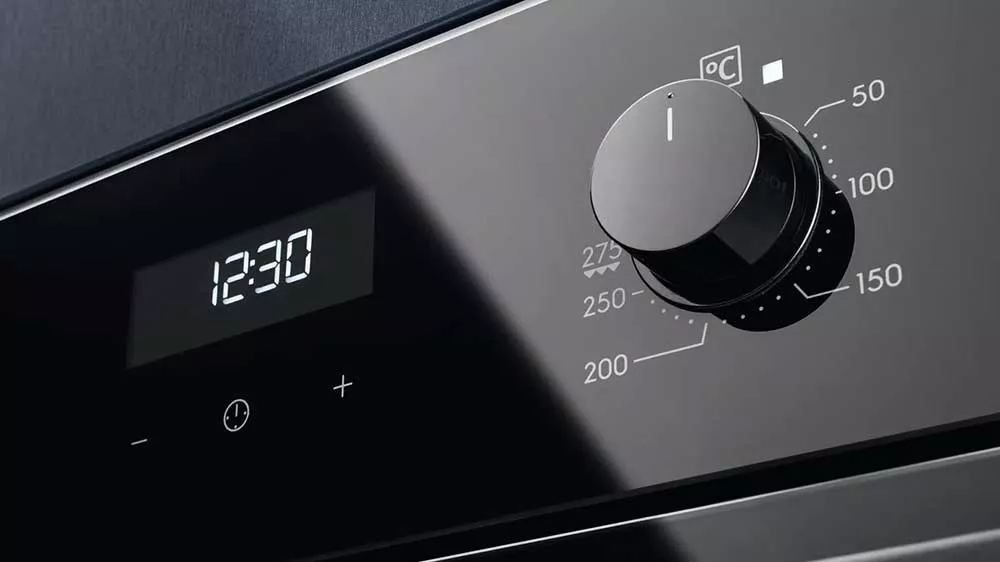 Ovládací panel vestavné trouby Electrolux EOD5F71Z_02
