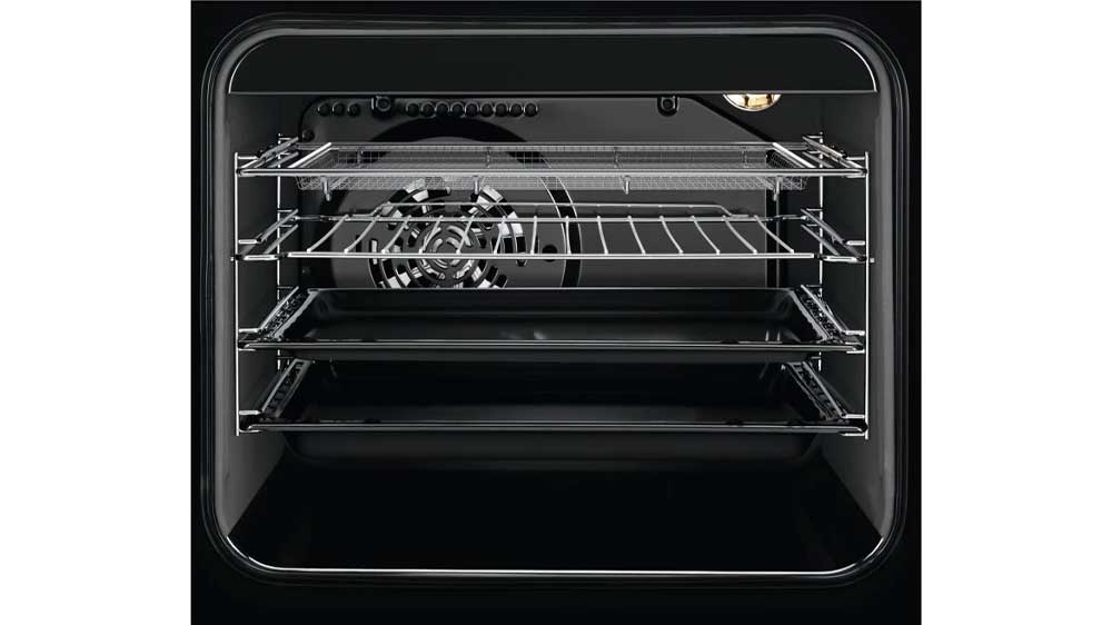 Plechy a rošt v troubě indukčního sporáku Electrolux LKI564201K_04