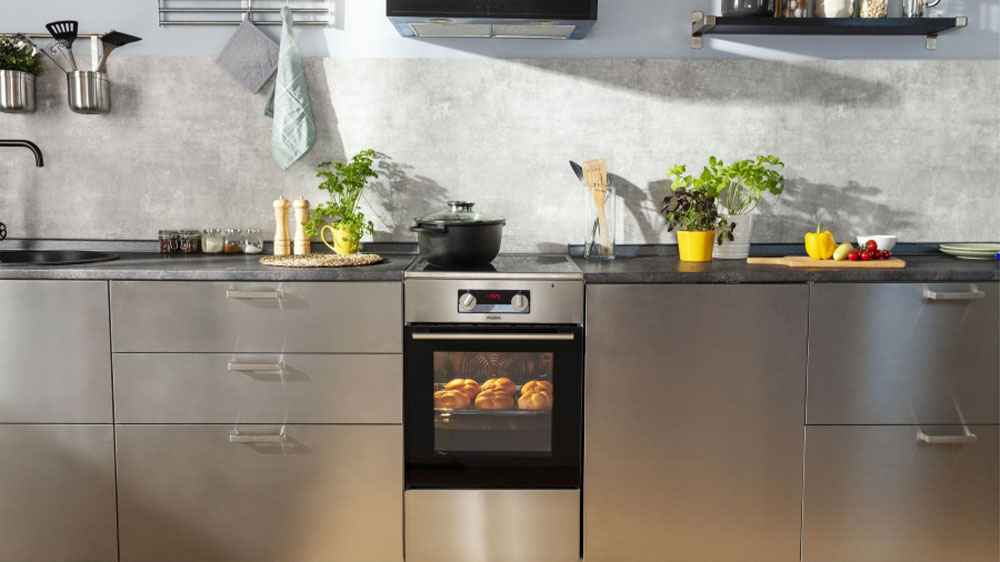 Indukční sporák v kuchyni_02