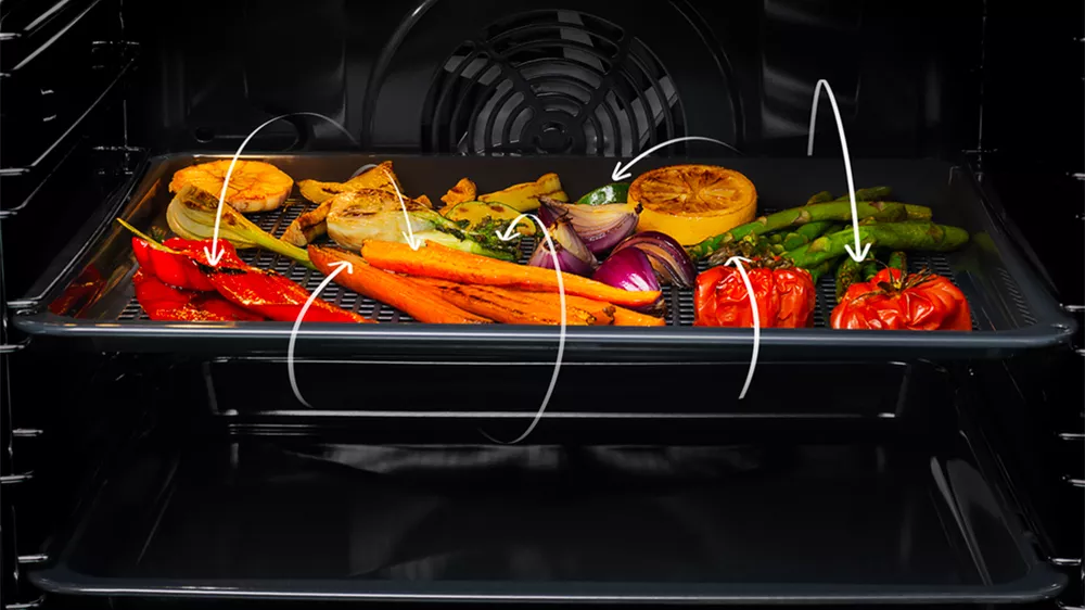Funkce AirFry v troubě Electrolux a pečen&aacute; zelenina na plechu_03
