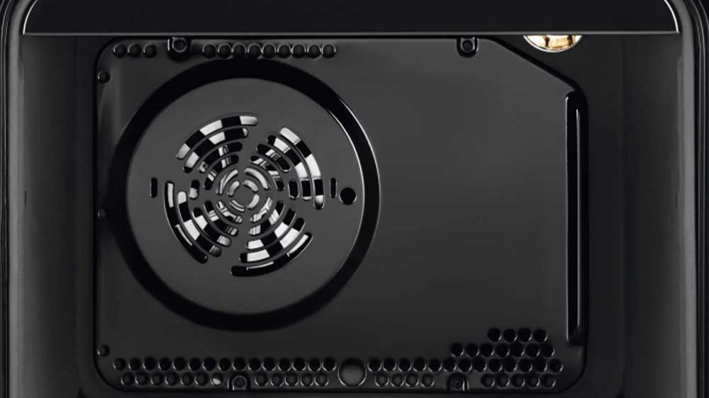 Vnitřní prostor trouby sklokeramického sporáku Electrolux LKR664177W_04