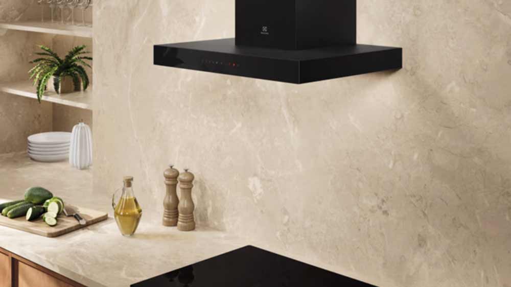 Vestavný odsavač par Electrolux LFT826X v kuchyni_2