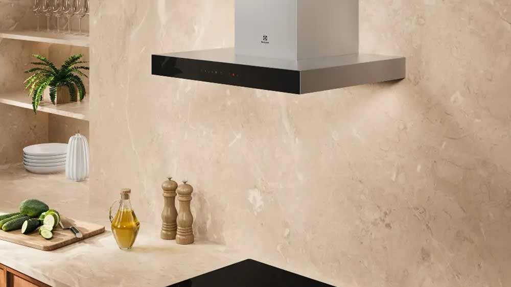 Vestavný odsavač par Electrolux LFT826X v kuchyni_02