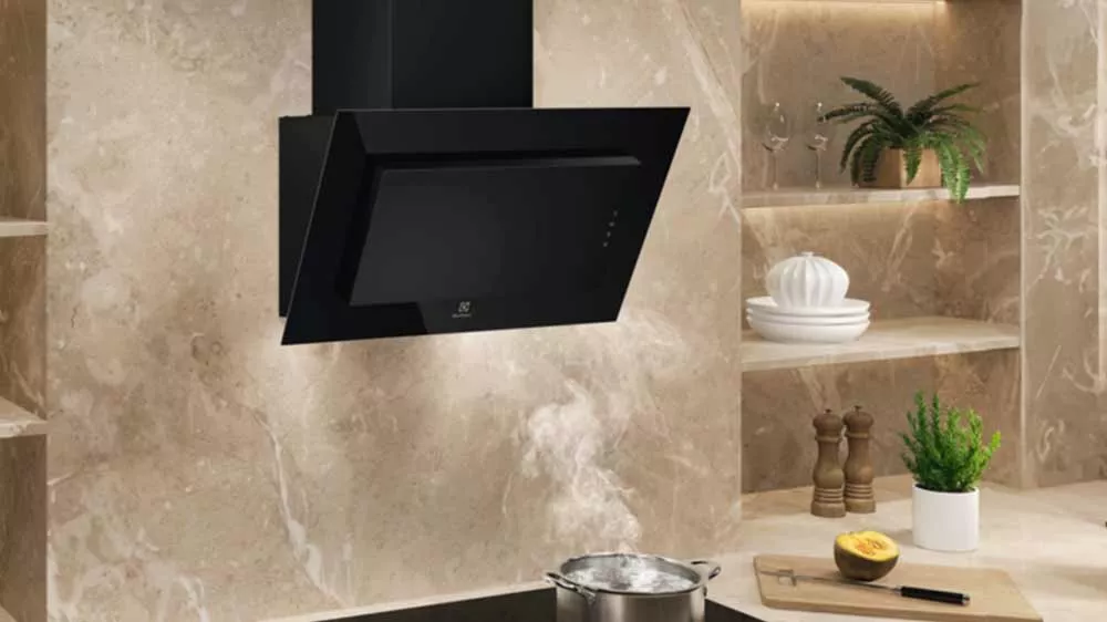 Vestavný odsavač par Electrolux LFV326K v kuchyni_02