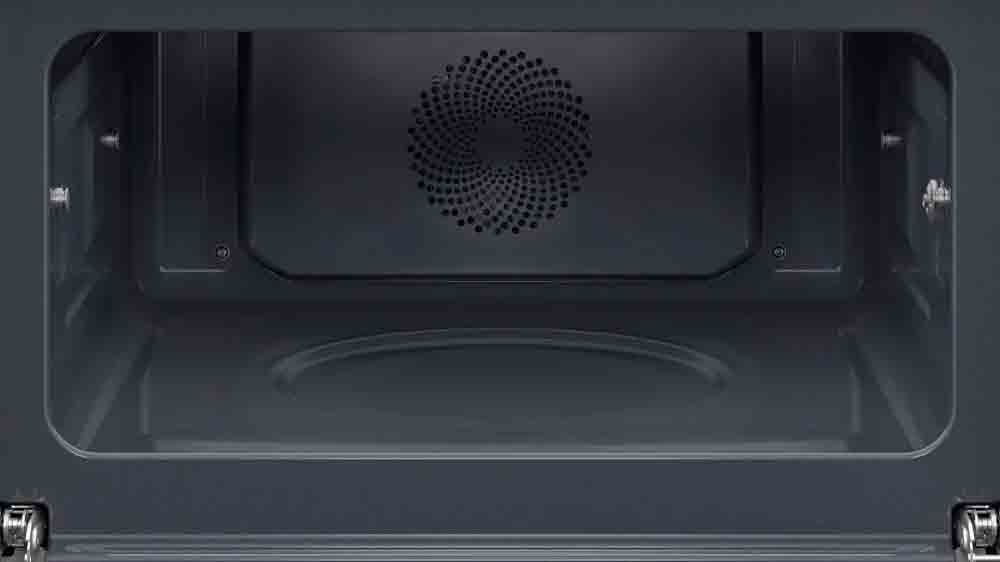 Vnitřn&iacute; prostor multifunkčn&iacute; horkovzdu&scaron;n&eacute; trouby Electrolux KVLBE09H_05