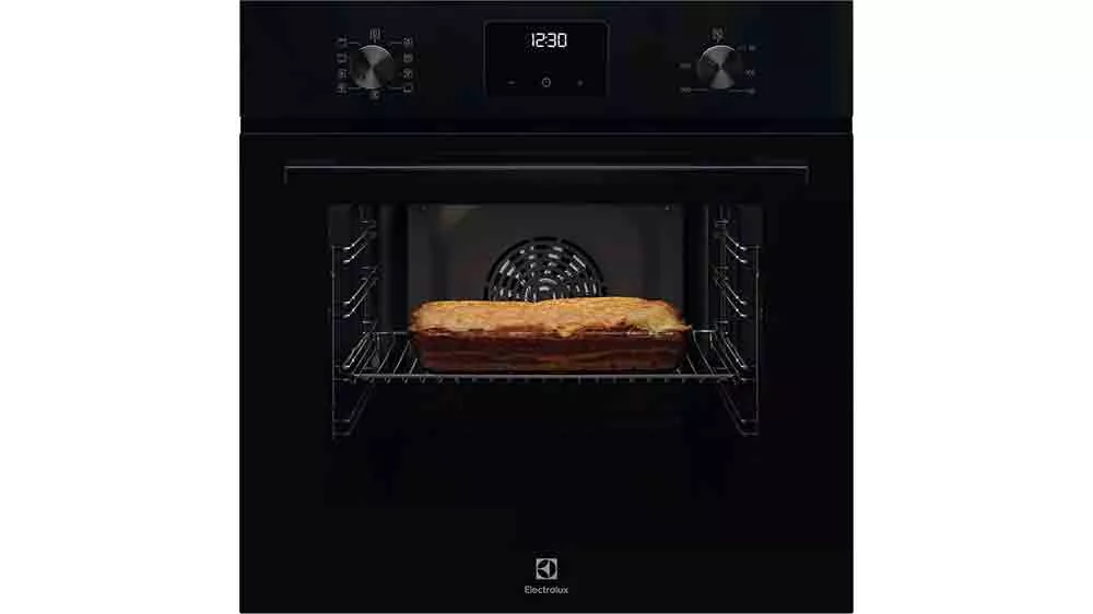 Vestavná trouba Electrolux 300 Series SurroundCook LOFGF00BK