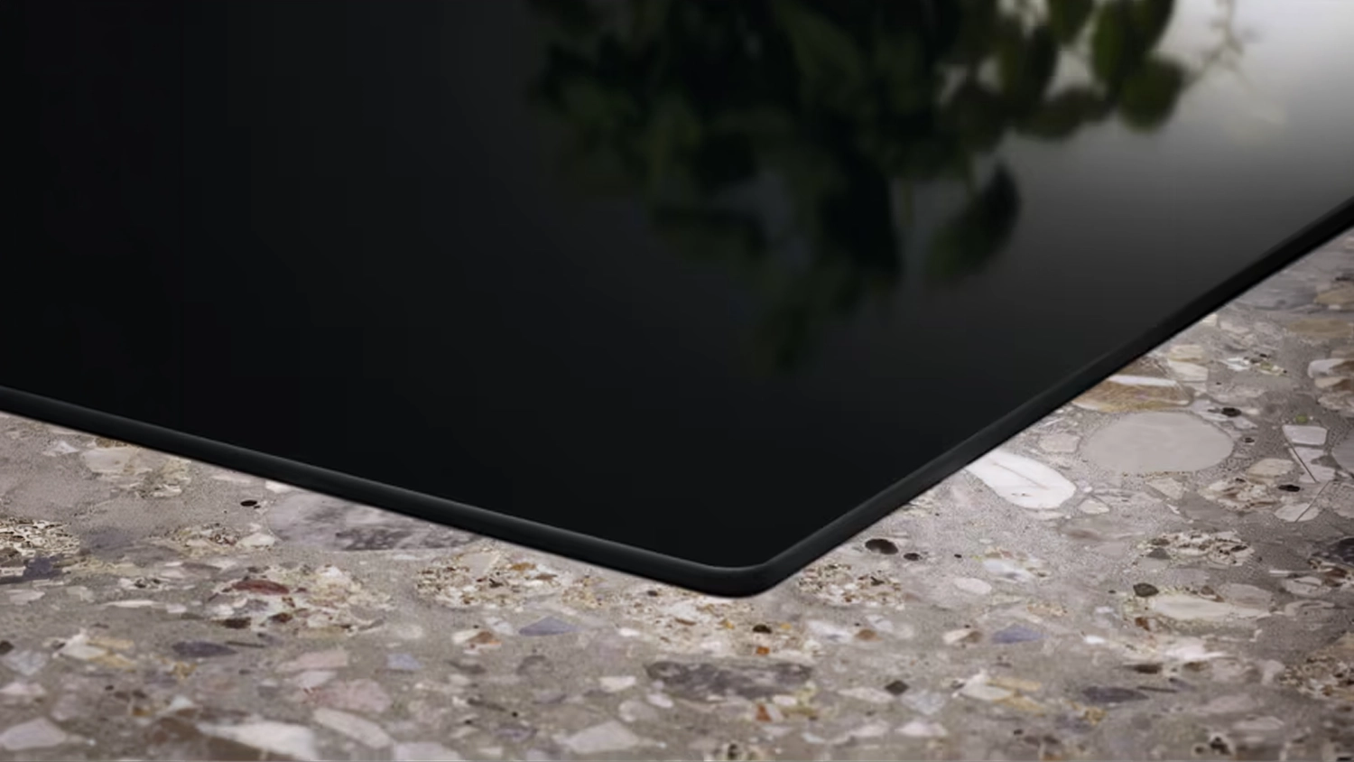 Indukční varná deska s odsavačem Electrolux ECC63410CB