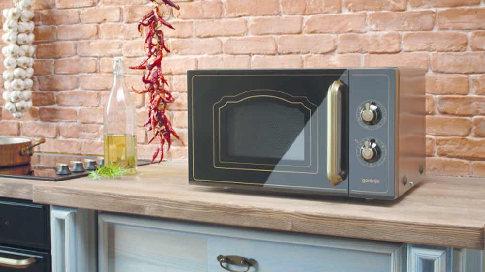 Mikrovlnn&aacute; trouba Gorenje MO4250CLB v interi&eacute;ru_02