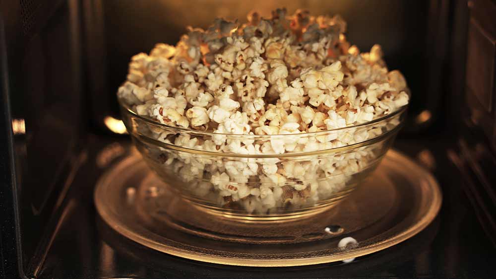 Popcorn připravený v mikrovlnné troubě_03