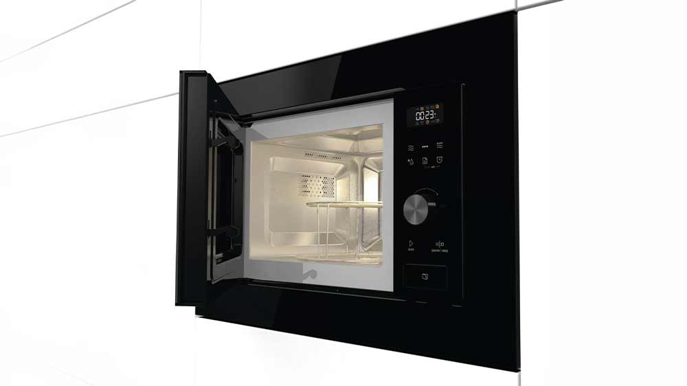 Vnitřní prostor vestavné mikrovlnné trouby Gorenje BM201AG1BG_04
