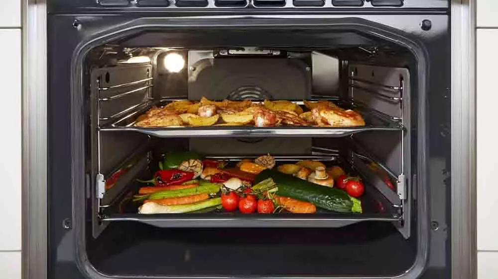 Plechy s jídlem ve sporáku Gorenje_03
