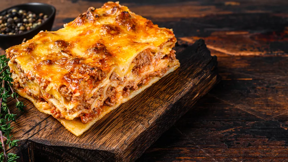 Upečené lasagne ve vestavné troubě Gorenje BPS6737E07B_03