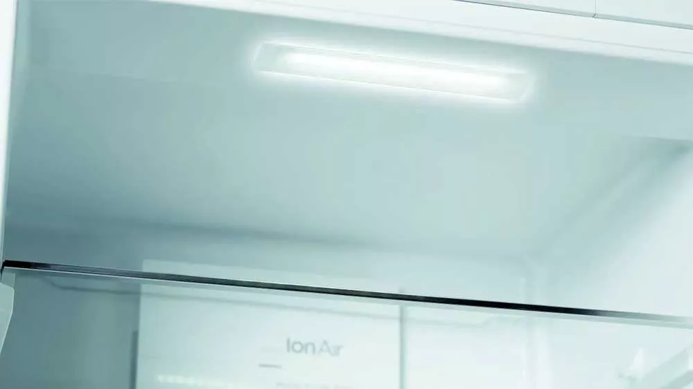 Chladnička kombinovan&aacute; Gorenje NRK6182PS4 disponuje diamantov&yacute;m LED osvětlen&iacute;m_04