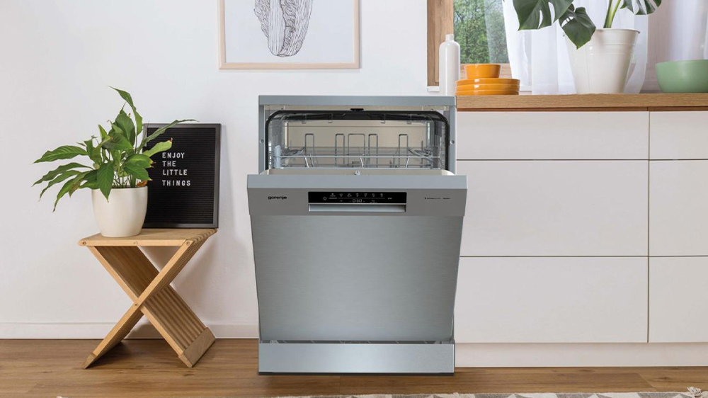 Myčka nádobí postavená u linky Gorenje GS642D90X_02