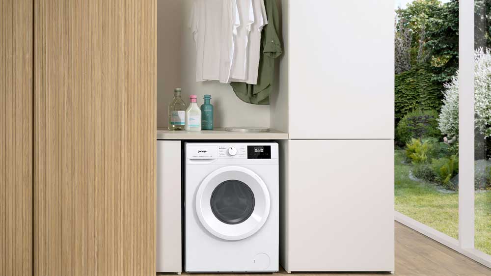 Pračka Gorenje SLIM WNGPI61SBS v interiéru_02