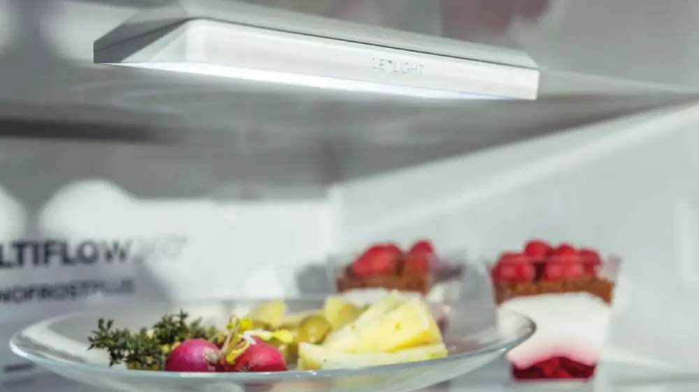 LED osvětlen&iacute; v chladničce Gorenje RB49CPW_02