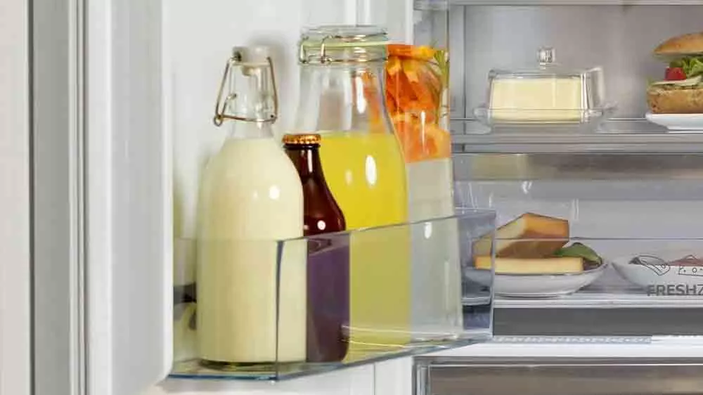 Lahve ve dveřích lednice Gorenje_05