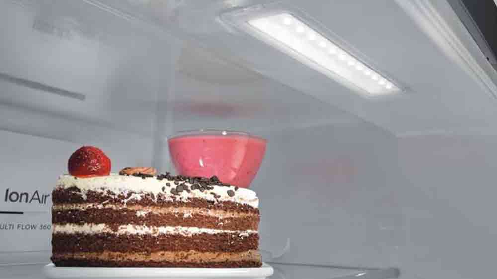 Dort v chladničce s LED osvětlením_02