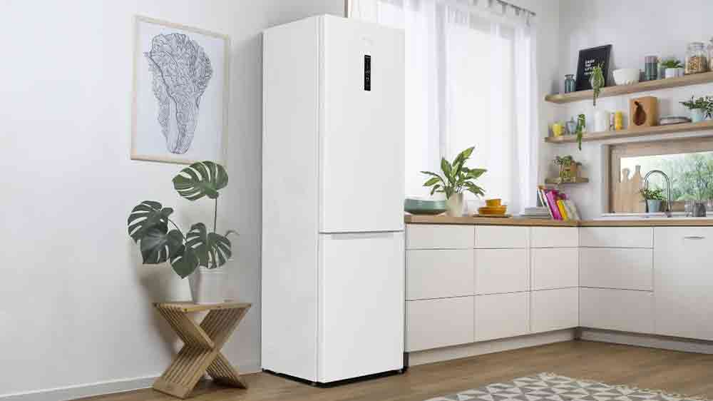 Kombinovaná lednice Gorenje NFB62CA2W4 v interiéru_05