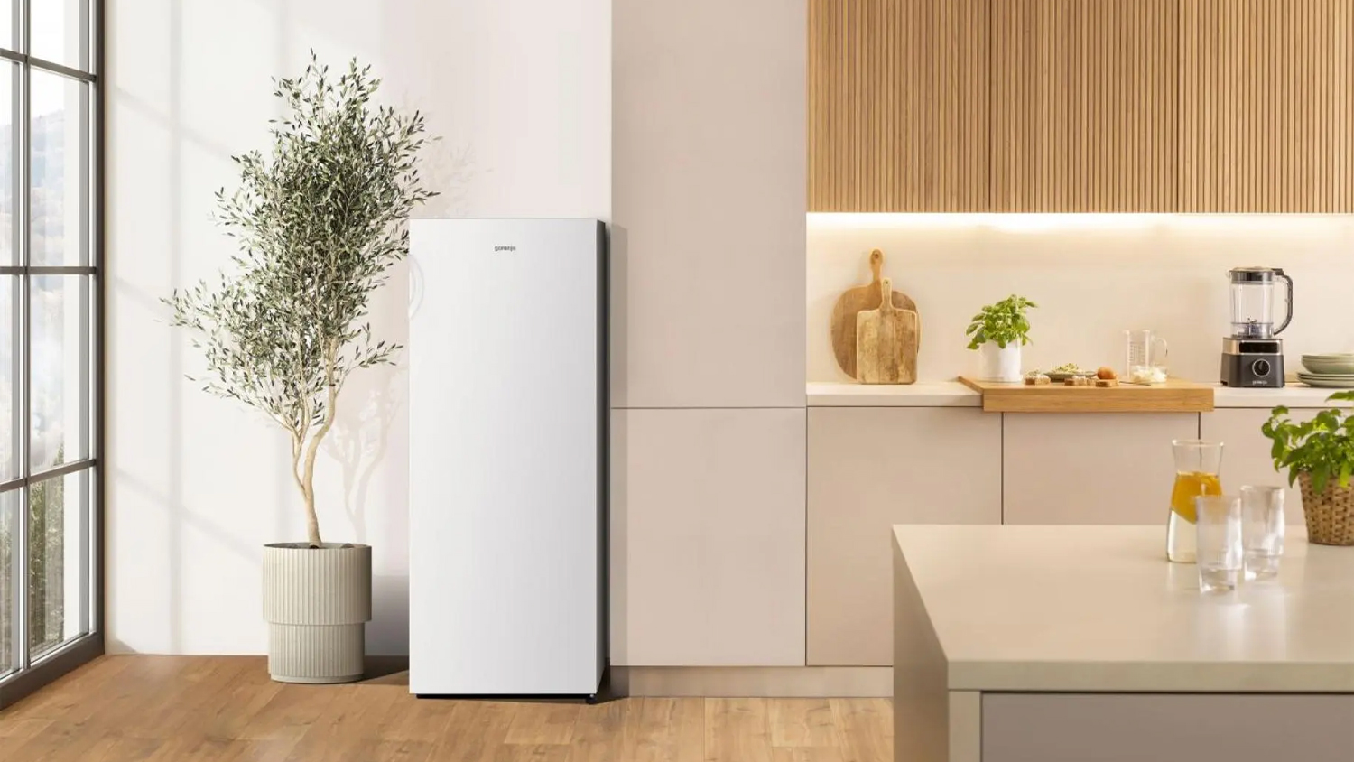 Šuplíkový mrazák Gorenje F414D2W5 součástí kuchyně