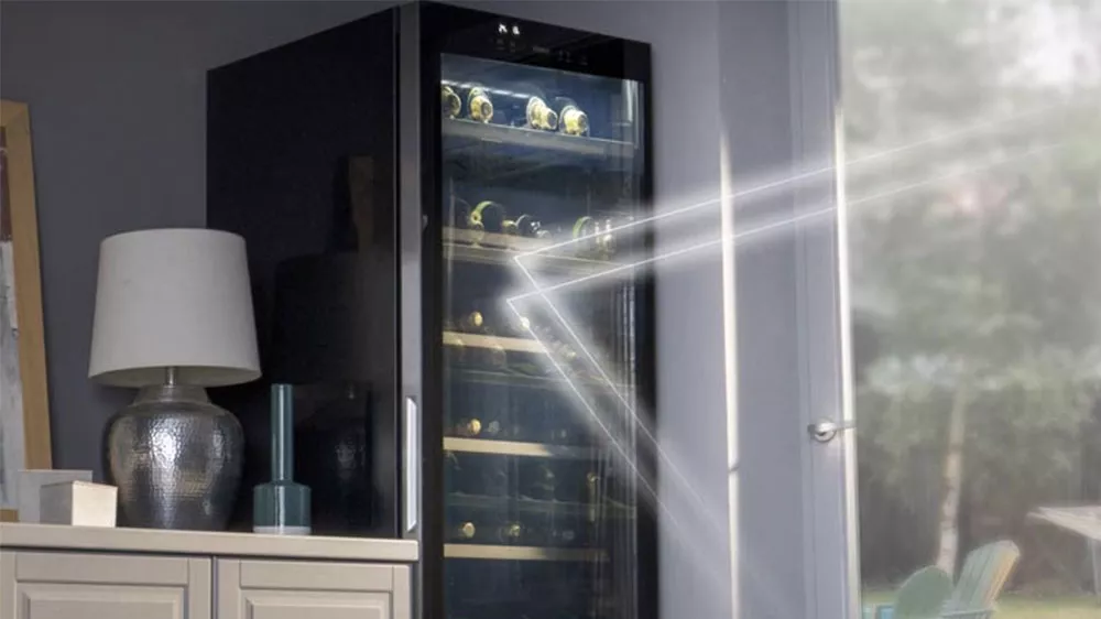 Dv&iacute;řka s UV filtrem vinot&eacute;ky Haier HWS58GGH1_02