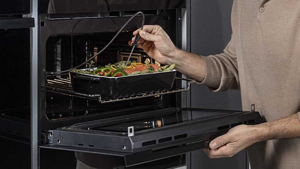 Teplotn&iacute; sonda v mikrovlnn&eacute; troubě Haier H4MWID29G6NQB_03