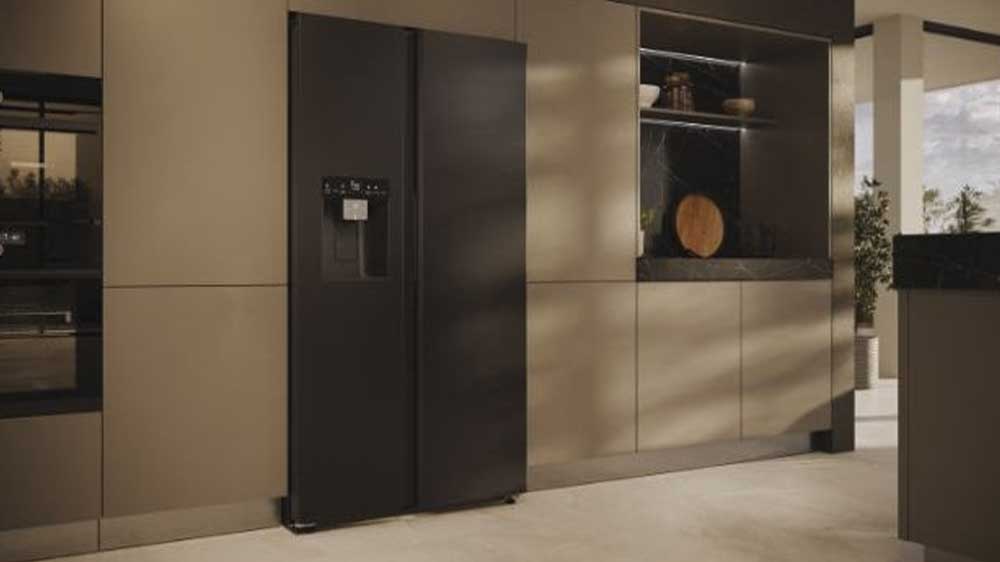 Americká chladnička Haier HSW59F18EIPT jako součást kuchyňské linky_02