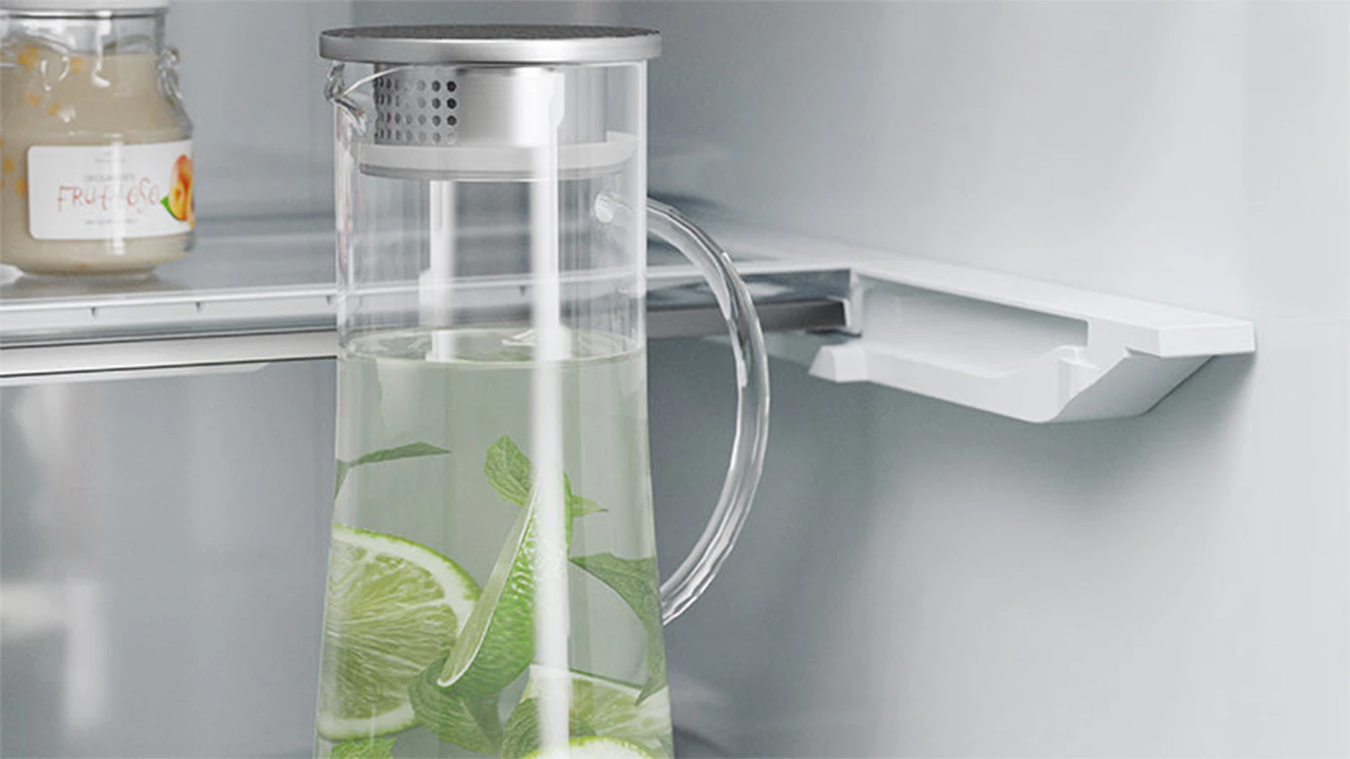 Složená police Flexi se džbánem vody