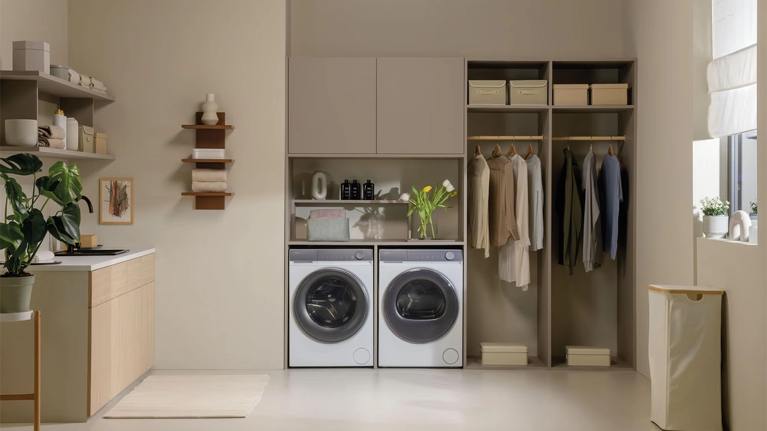 Sušička prádla Haier X SERIES 7 HD100-C367U1 instalovaná v koupelně