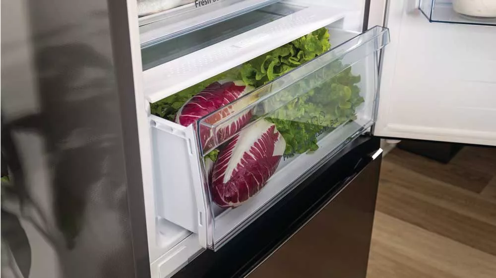 Fresh boxy s potravinami u kombinované chladničky HISENSE French Door RT641N4AIE_03