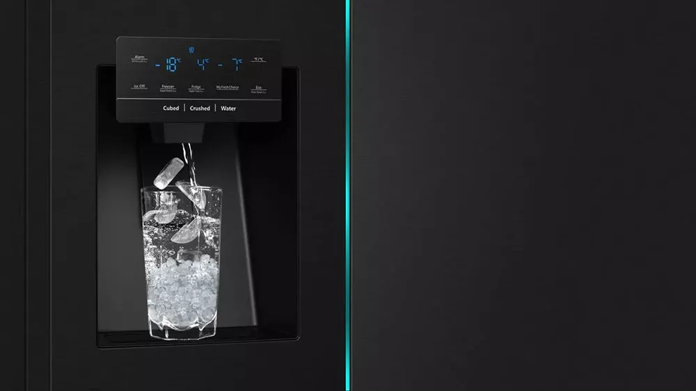Dávkovač vody v americké chladničce Hisense RQ760N4IFE_06
