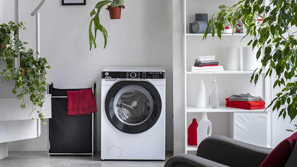 Pračka se sušičkou Hoover HDP4106AMBC7/1-S v koupelně_02