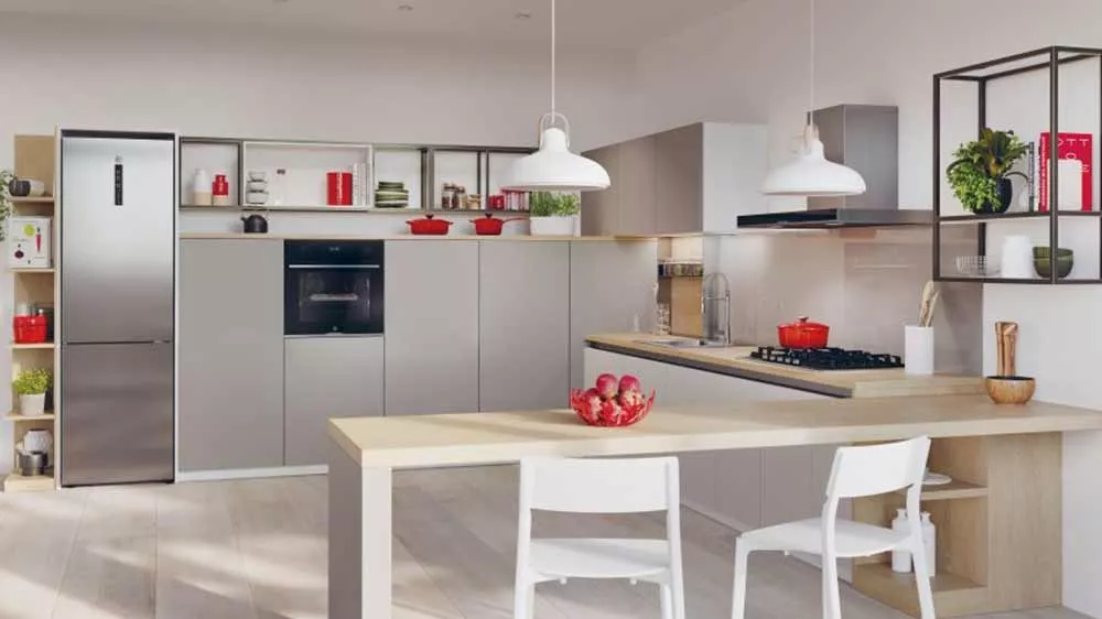 Vestavná trouba Hoover H-OVEN 300 instalovaná v kuchyňské lince_02