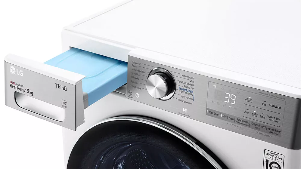 Zásobník na vodu a ovládací panel u kondenzační sušičky LG RC91V9AV2QR_05