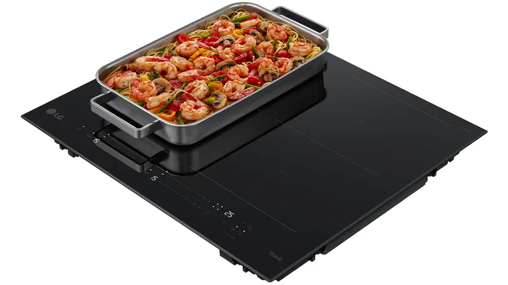 Indukční varná deska LG CBIZ2437B s jídlem_04