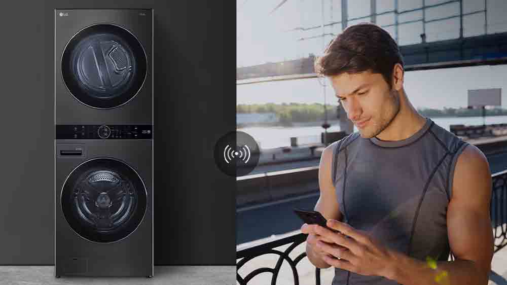 Muž ovládá prací věž LG přes mobil_66