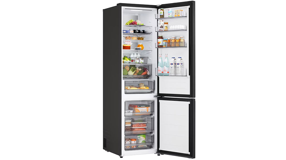 Otvoren&aacute; chladnička LG GBBS525CEV s potravinami