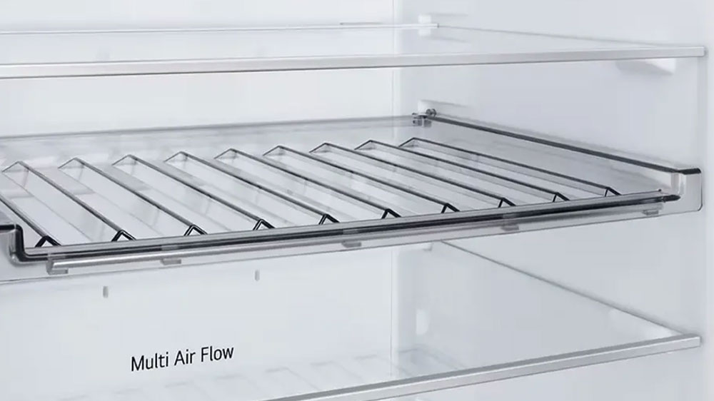 Detail na vn&uacute;torn&yacute; priestor chladničky LG GBBS322CSW