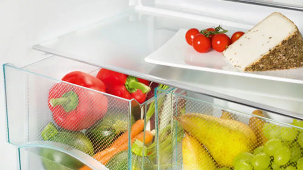 Transparentn&iacute; Vitam&iacute;nBox v chladničce Liebherr_03