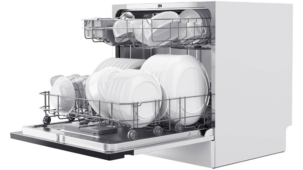 Stolní myčka Midea MTD55S5OOW-CZ s nádobím_03