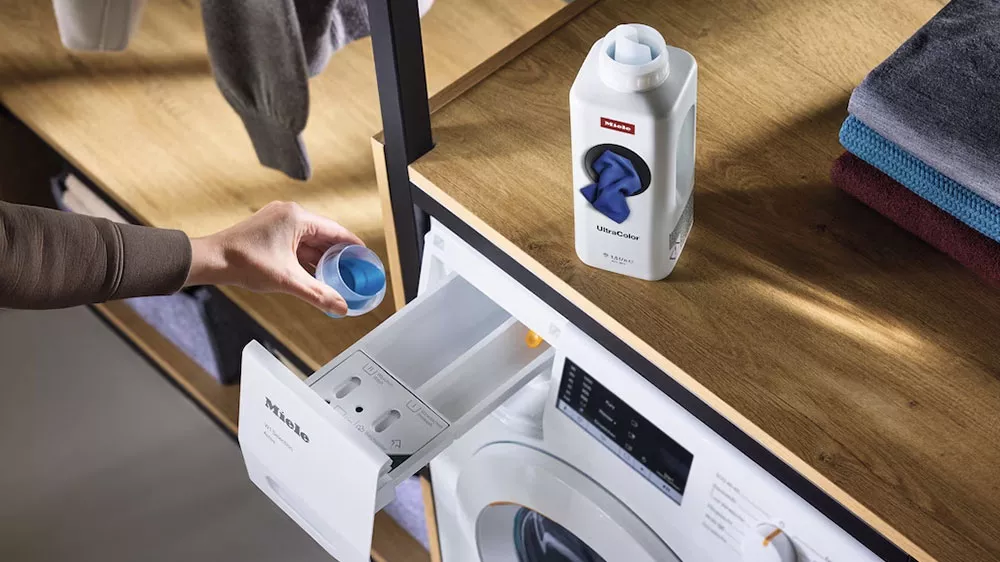 D&aacute;vkov&aacute;n&iacute; tekut&eacute;ho prac&iacute;ho prostředku UltraColor MIELE WA UC 1501 L do pračky EW_02