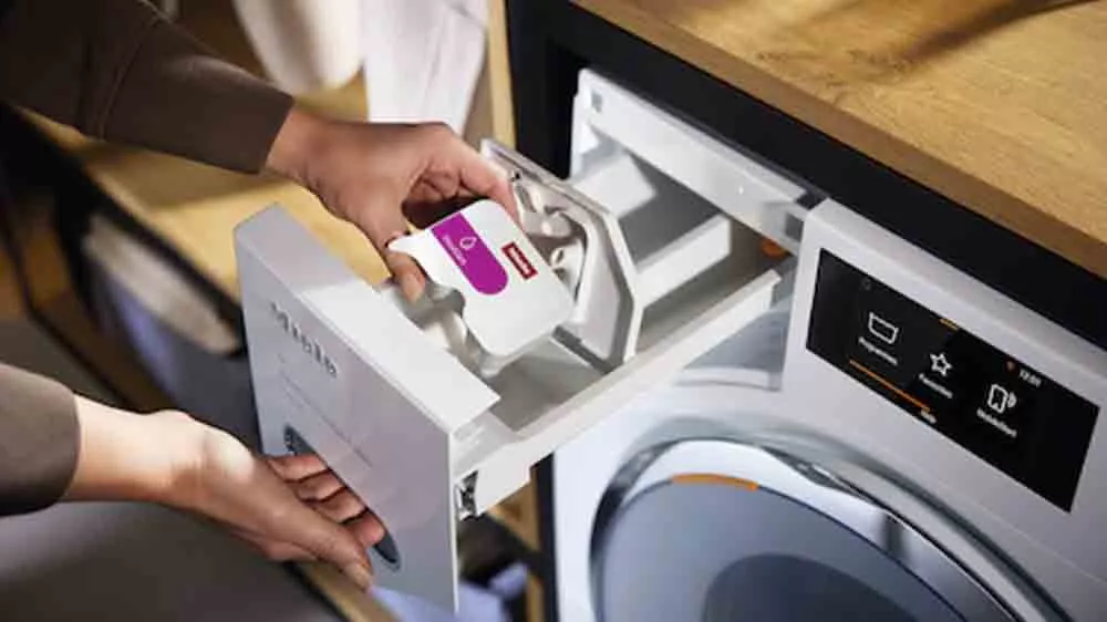 Prací kapsle Miele Caps WoolCare WA CWC 0902 L v zásobníku pračky_03