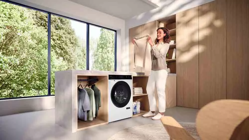 Žena stoj u pračky Miele WQ 1200 WPS_02
