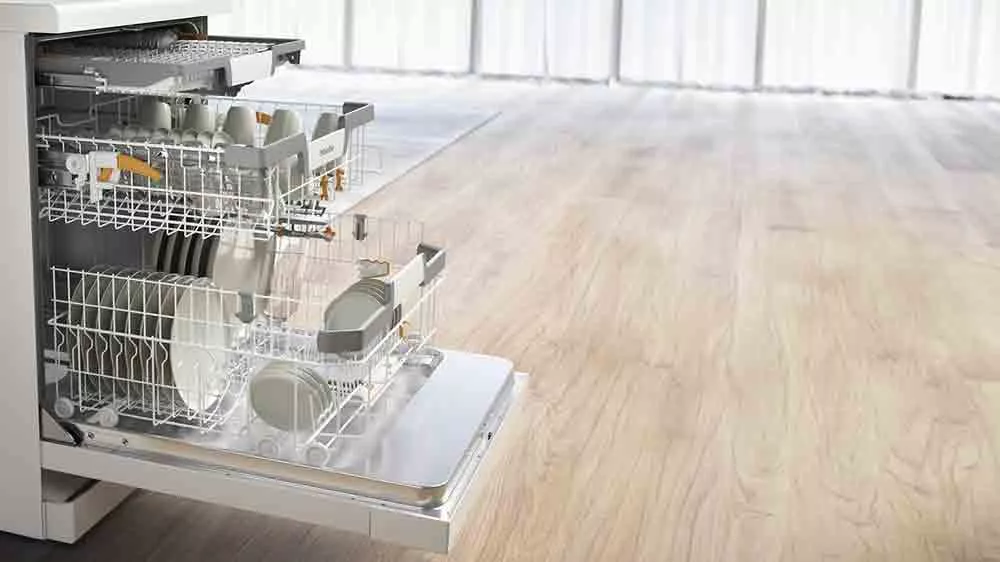 Myčka Miele G 7210 SC naplněn&aacute; umyt&yacute;m n&aacute;dob&iacute;m_03