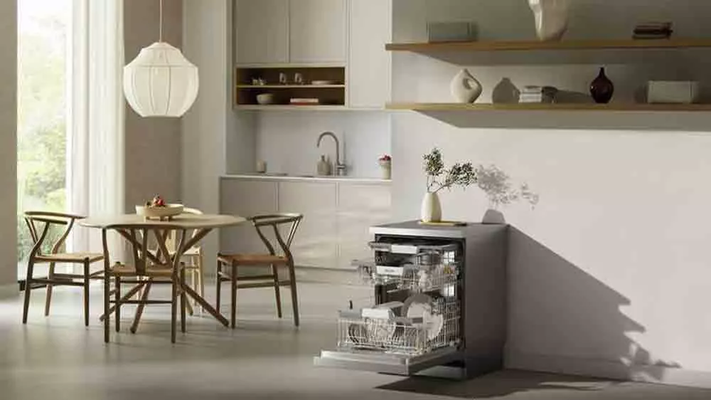 Myčka Miele G 7600 SC instalovan&aacute; v kuchyni naplněn&aacute; n&aacute;dob&iacute;m_02