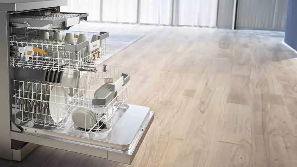 Myčka Miele G 7130 SC naplněn&aacute; umyt&yacute;m n&aacute;dob&iacute;m_03