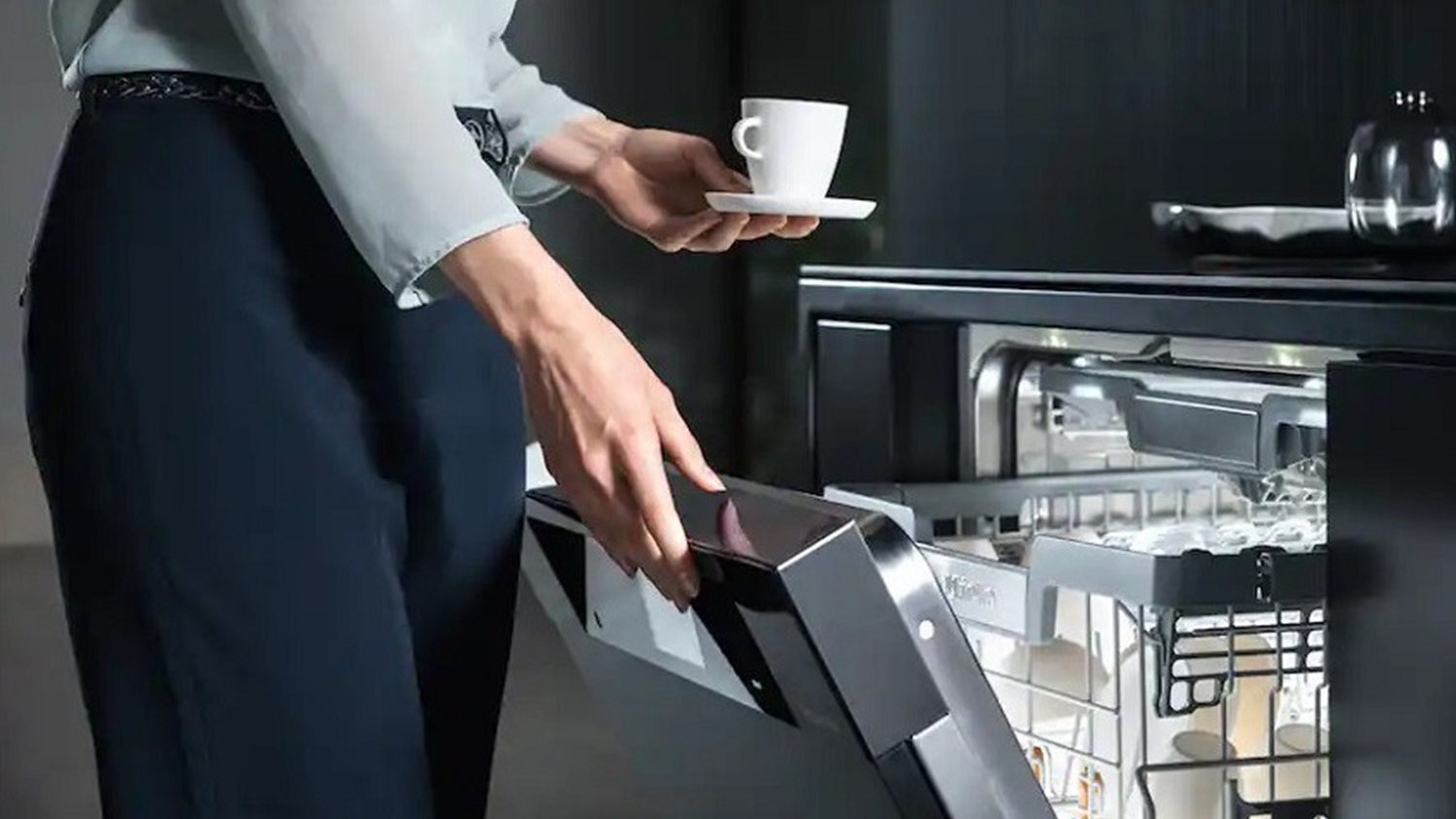 Zatv&aacute;ranie dvierok um&yacute;vačky Miele G 5790 SCVi